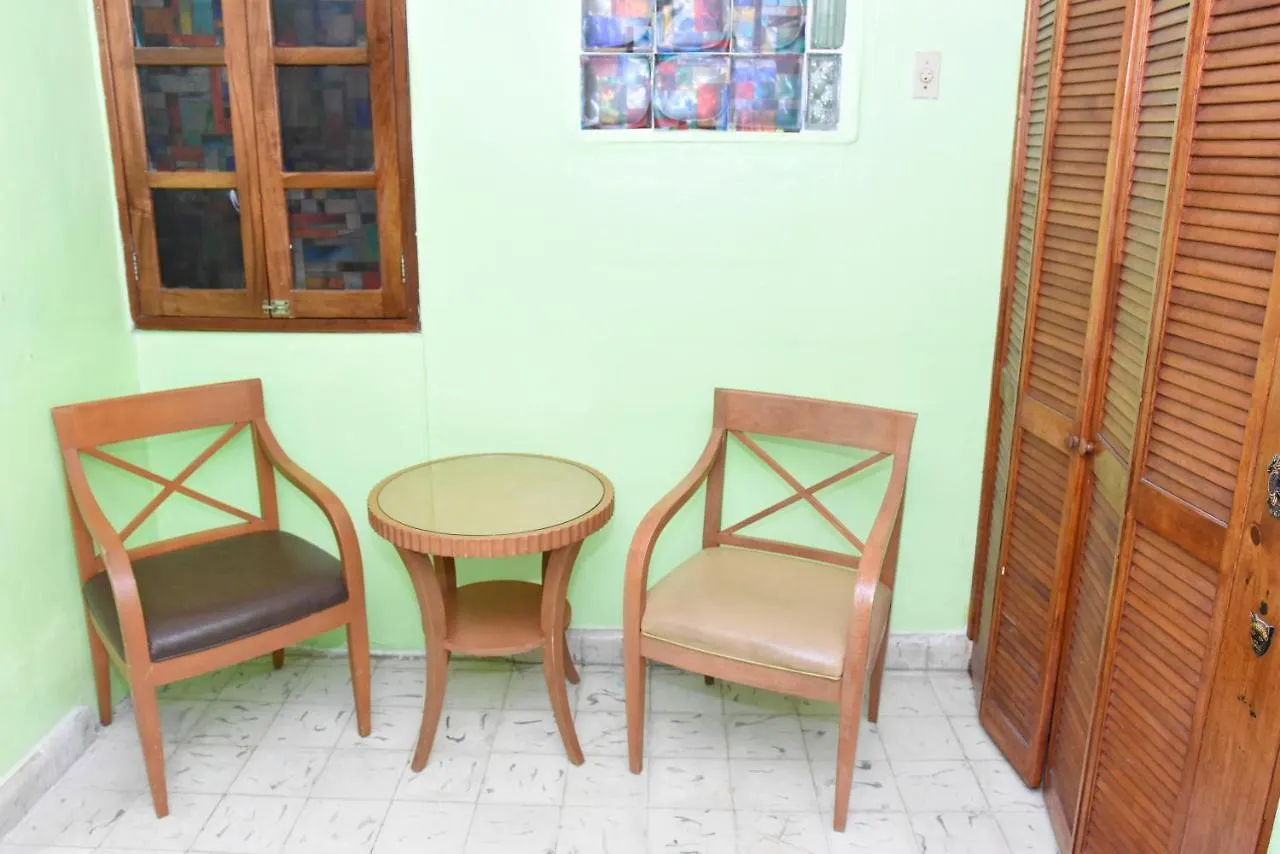 Cancun Guest House 6